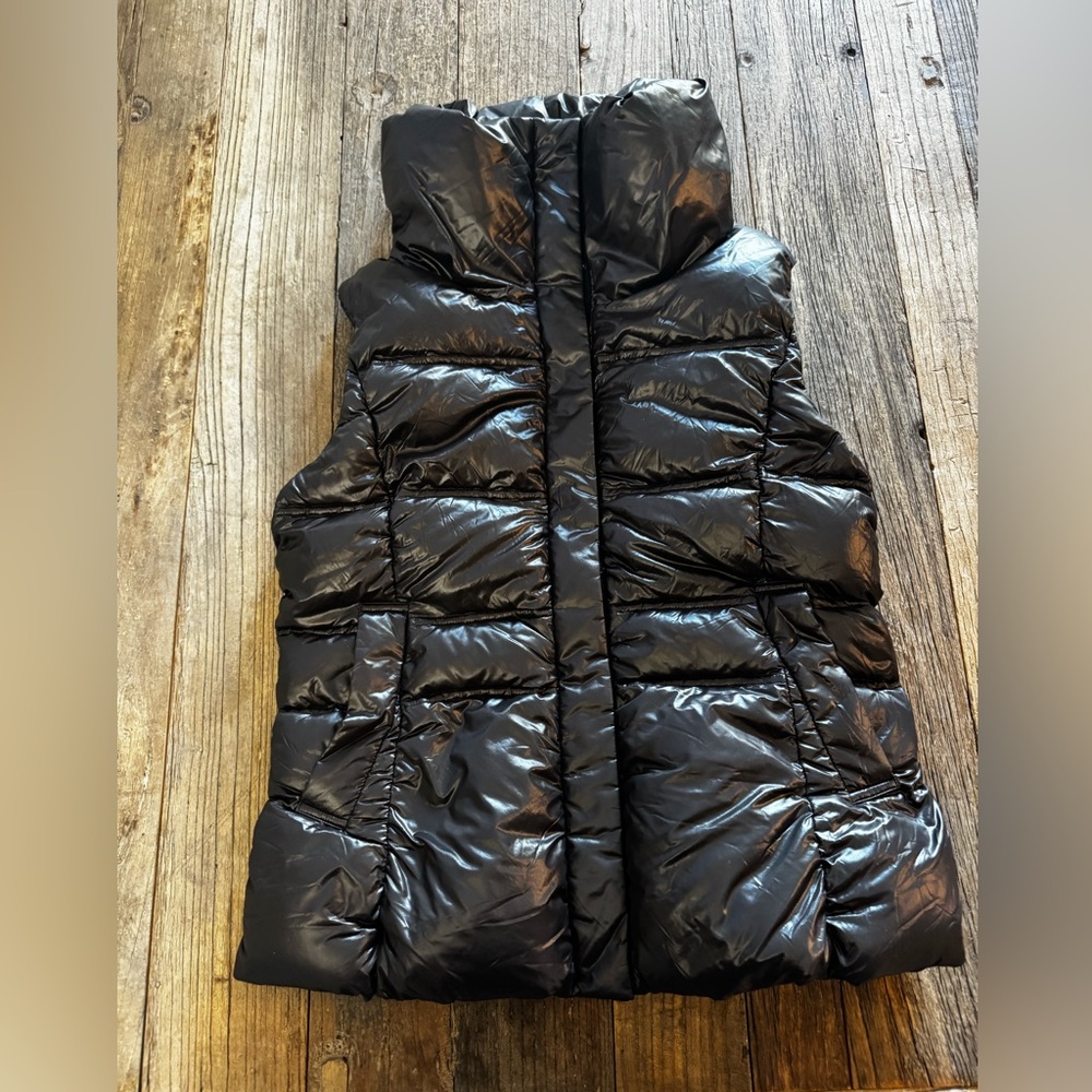 COATOLOGY SHINY BLACK PUFFER VEST. SIZE SMALL. PERFECT CONDITION 🖤